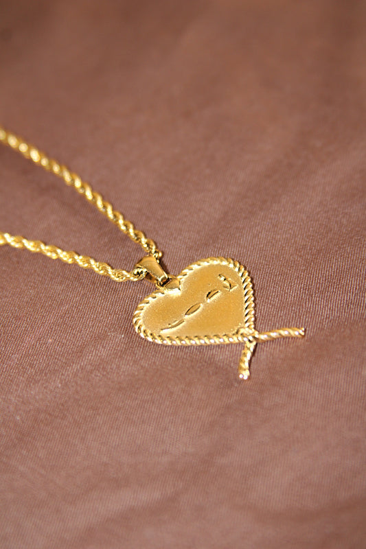 18k sacred heart pendant