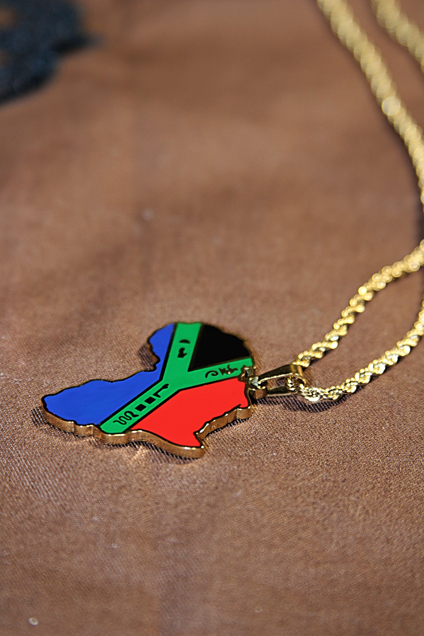 South Africa Nwnique Pendant