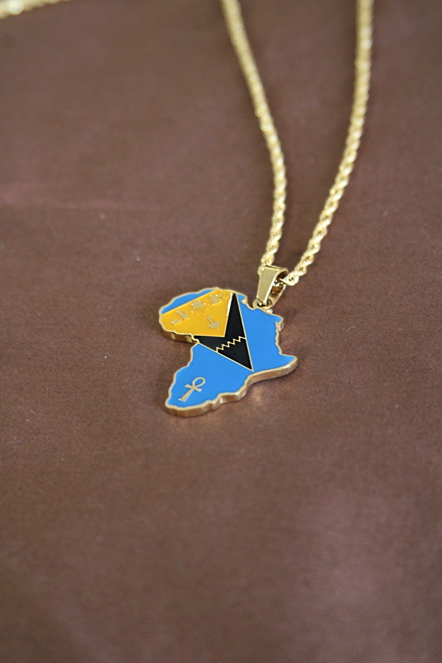 St Lucia  Nwnique  Pendant