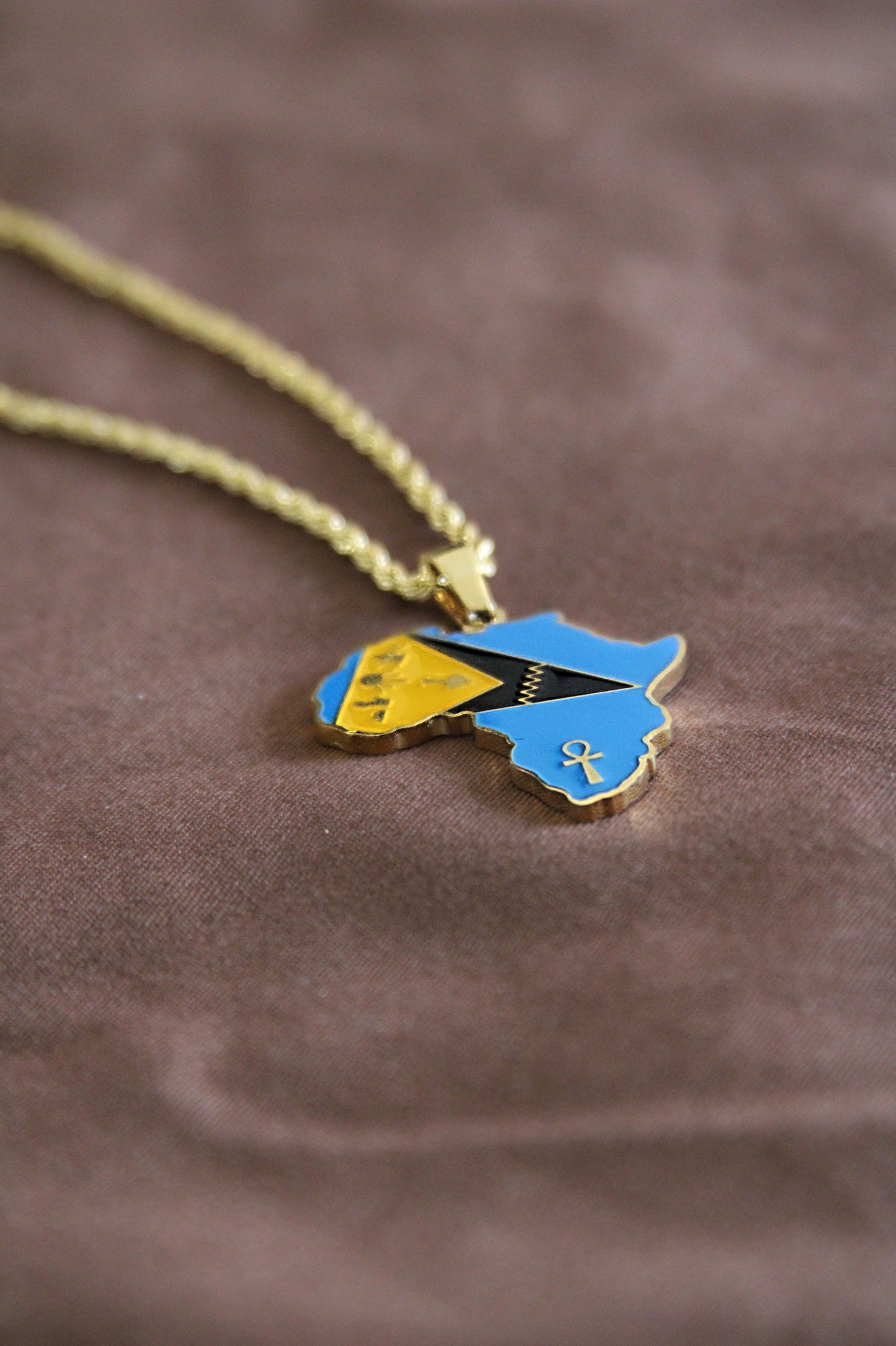 St Lucia  Nwnique  Pendant