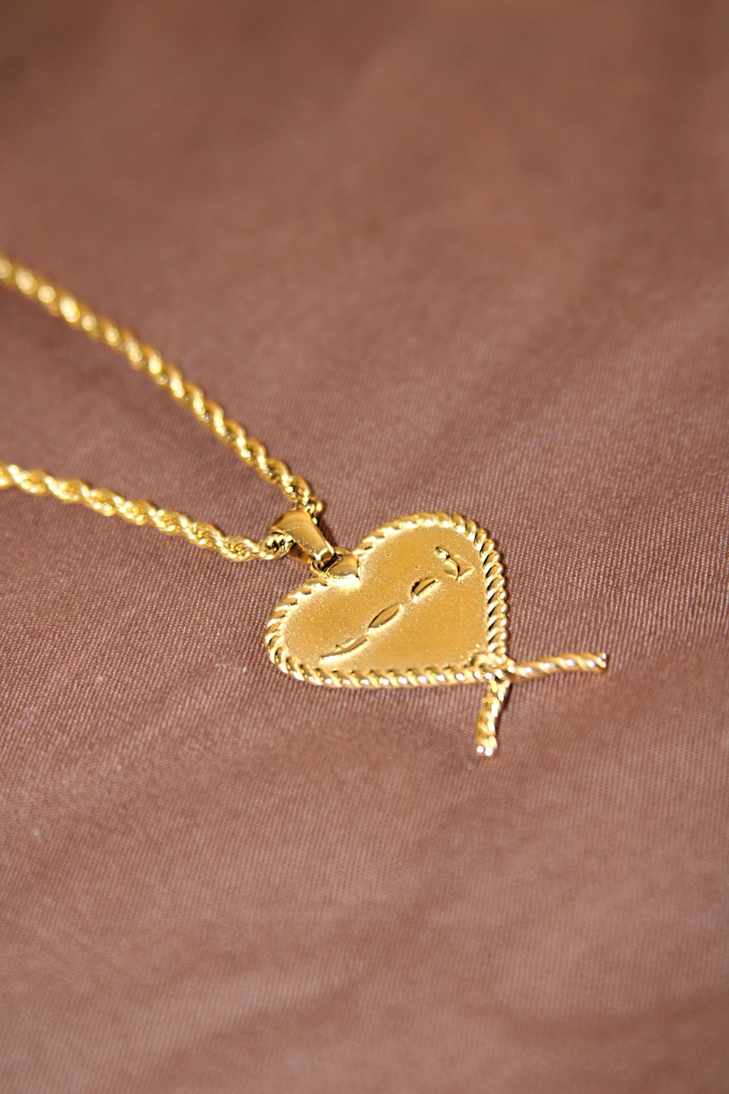 18k sacred heart pendant