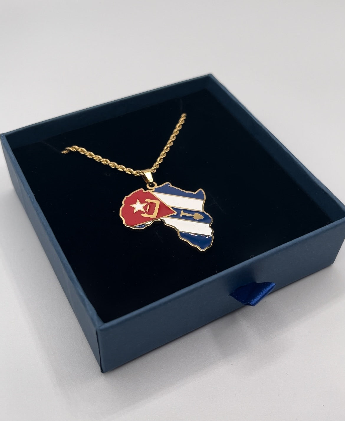 Cuban Nwnique Pendant